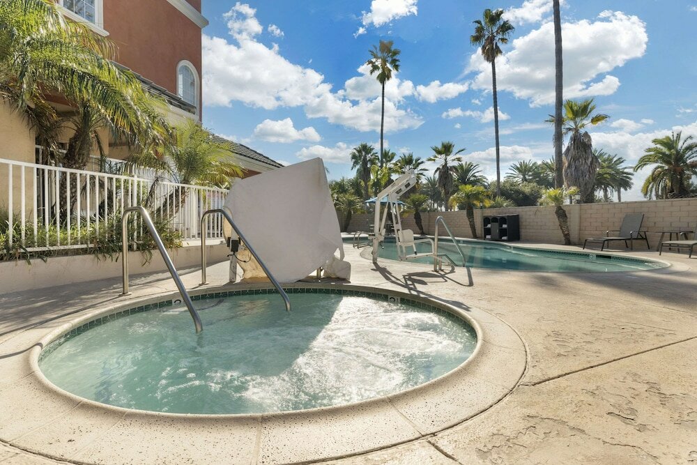 Фото Comfort Suites Oceanside Camp Pendleton Area