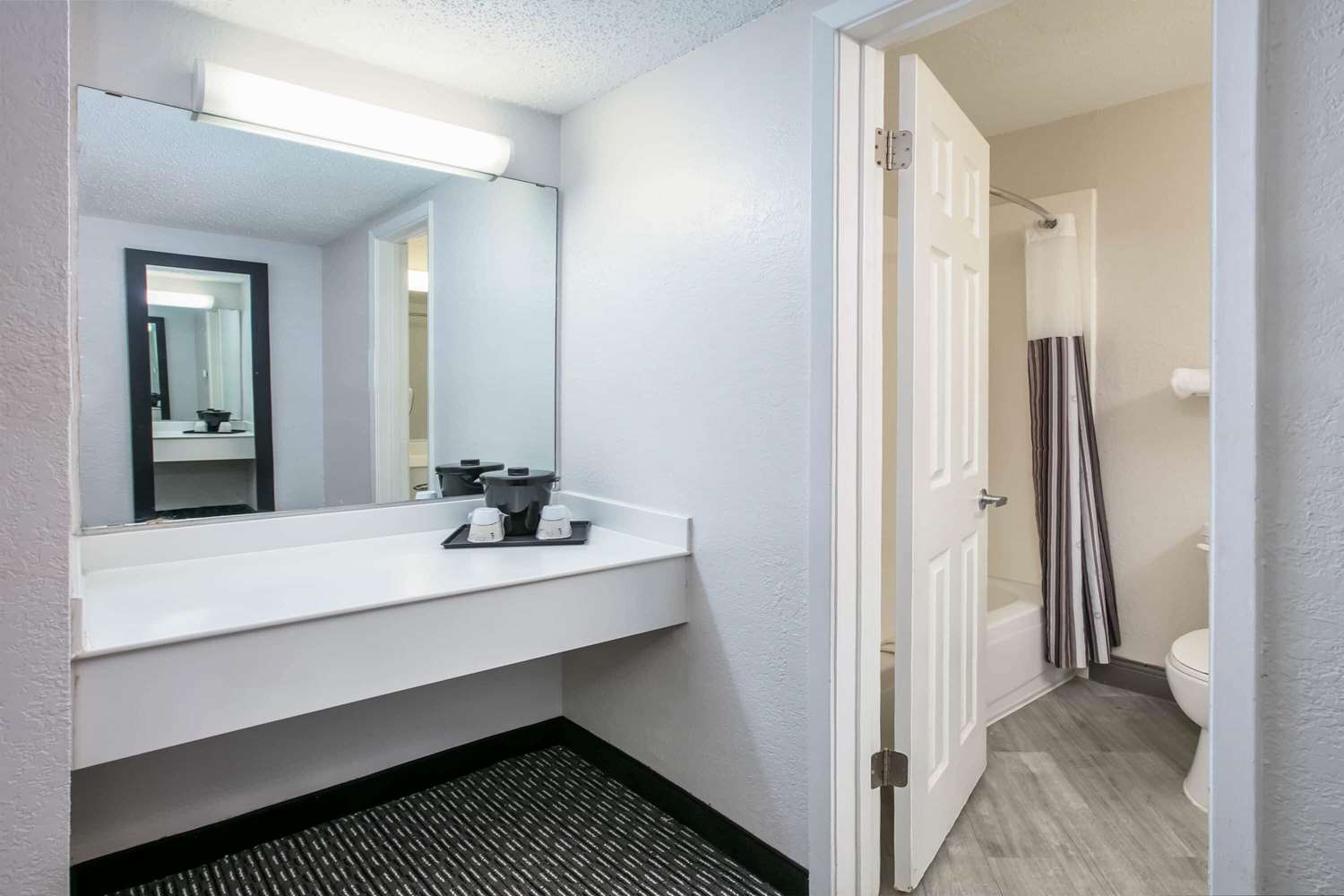 Фото La Quinta Inn by Wyndham Dallas Uptown