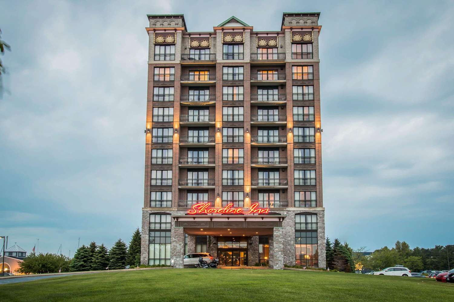 Фото Shoreline Inn & Conference C, Ascend Hotel Collection