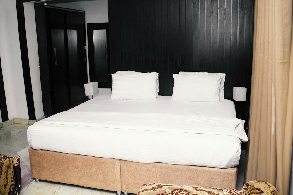 Фото Bluenest Hotel