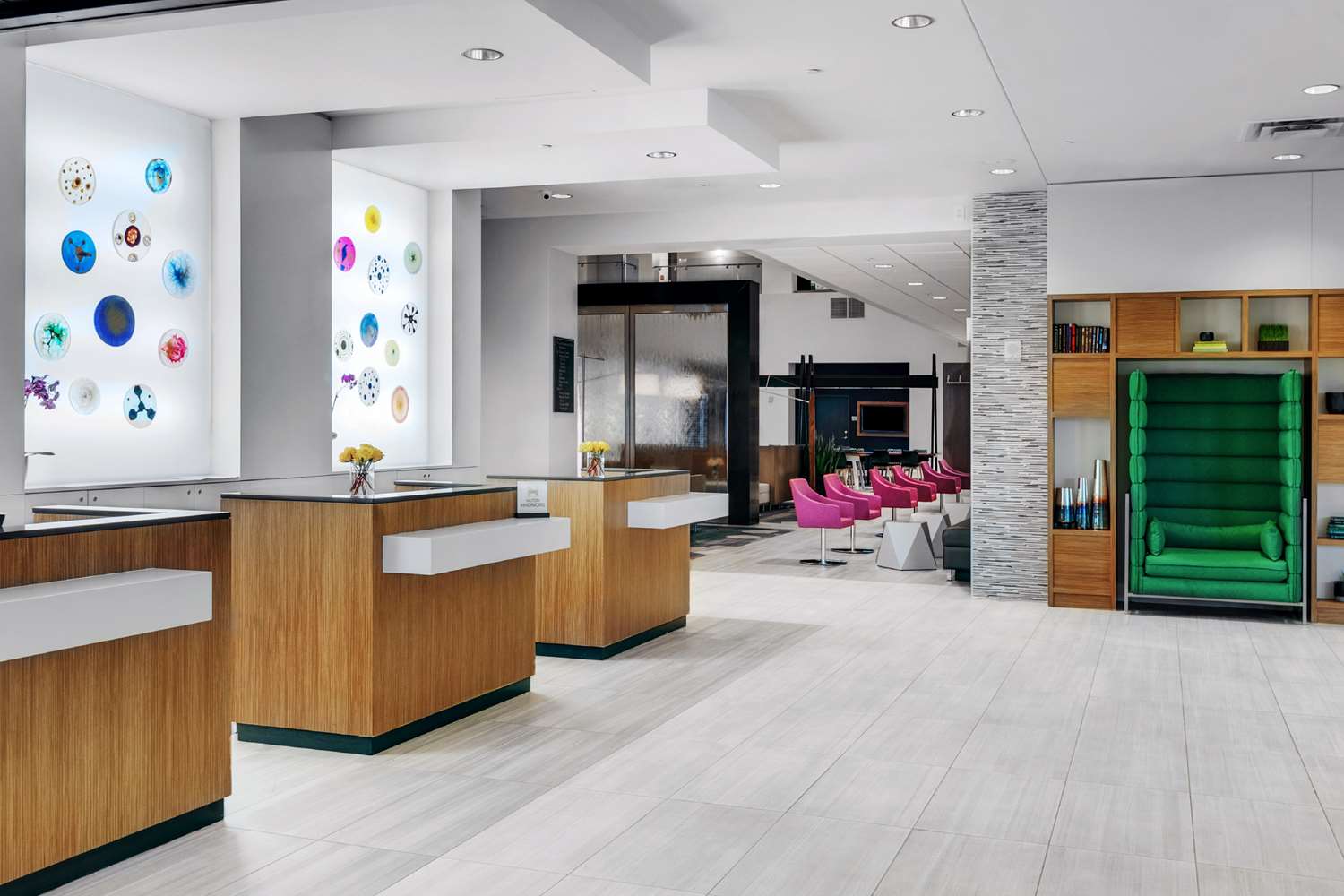 Фото Embassy Suites Raleigh-Crabtree