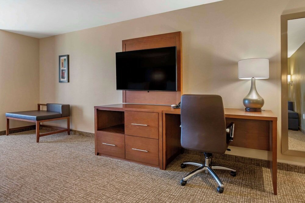Фото Comfort Suites Albuquerque Airport