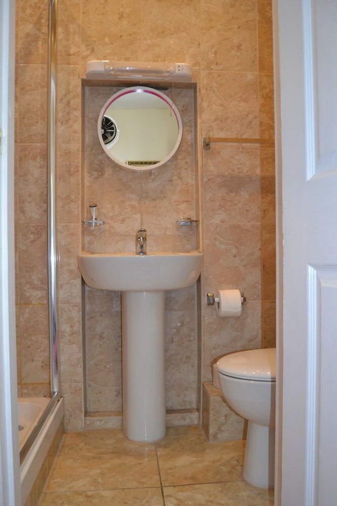 Фото Hyde Park Court Hotel