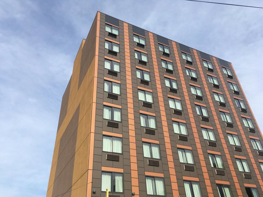 Фото Lotus Blu Inn & Suites