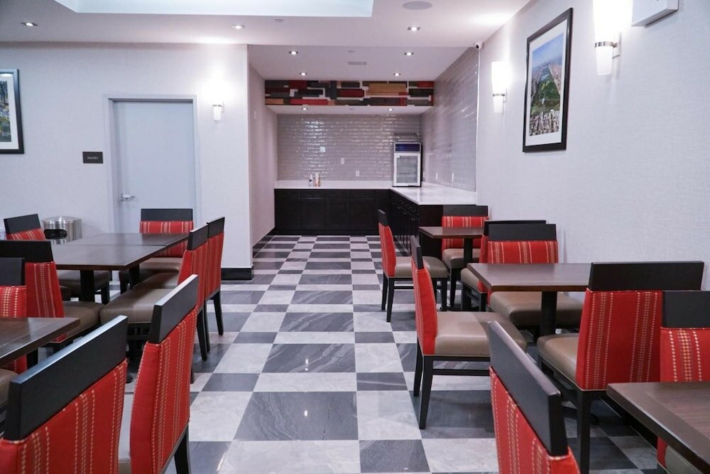 Фото Lotus Blu Inn & Suites