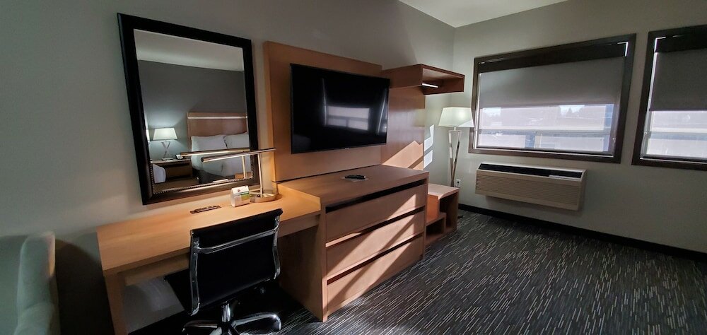 Фото Wingate by Wyndham Lethbridge