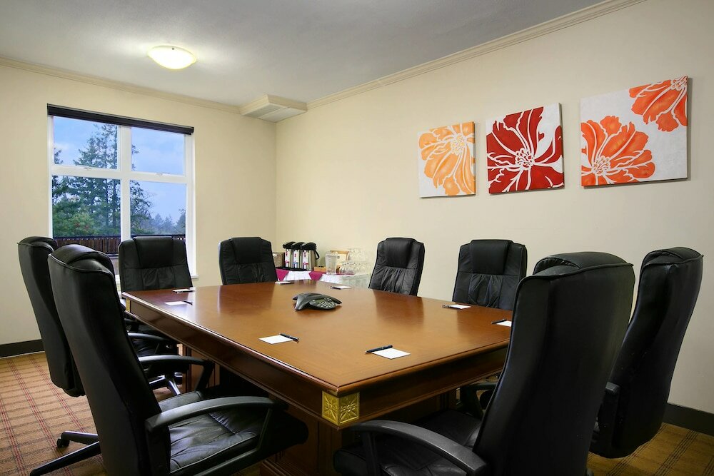 Фото Four Points by Sheraton Victoria Gateway