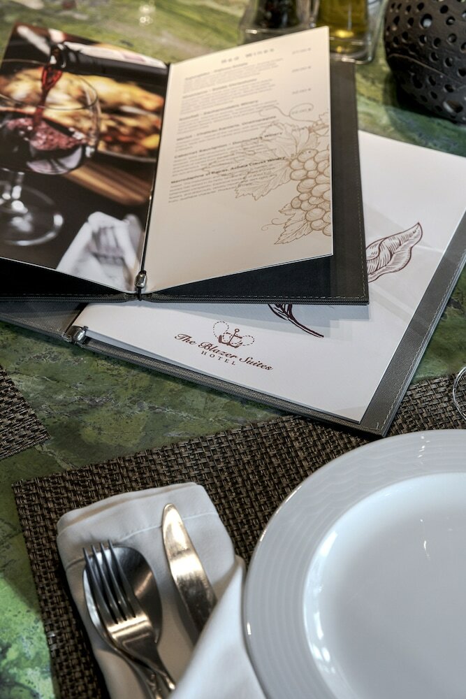 Фото Blazer Suites Hotel
