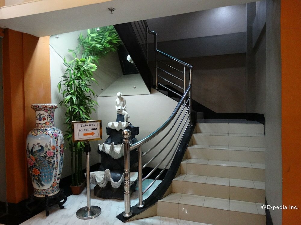 Фото Silver Oaks Suites & Hotel