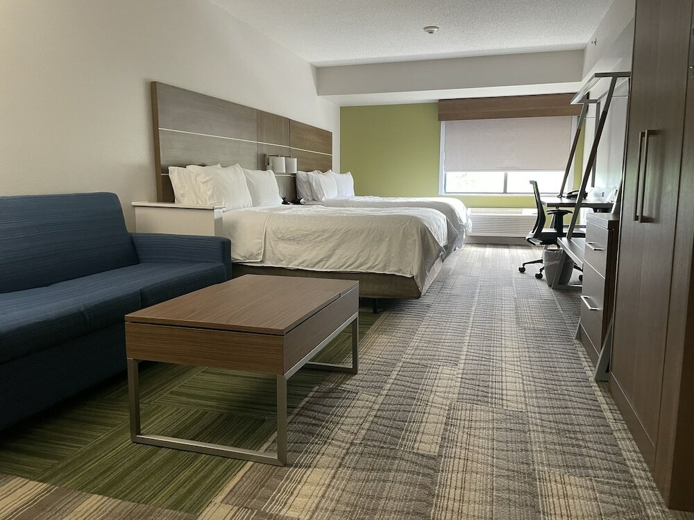 Фото Holiday Inn Express & Suites Raleigh Ne - Medical Ctr Area, an Ihg Hotel