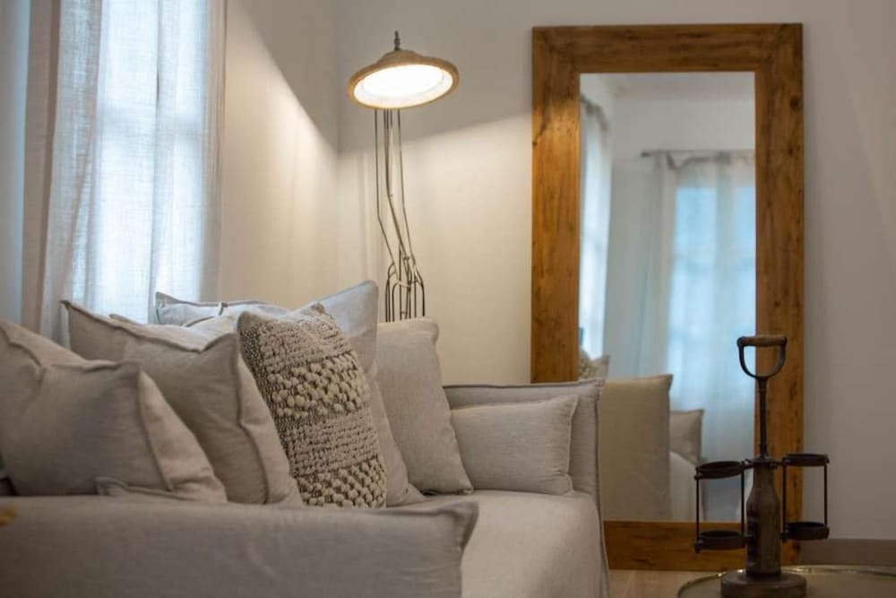 Фото Amymone Suites