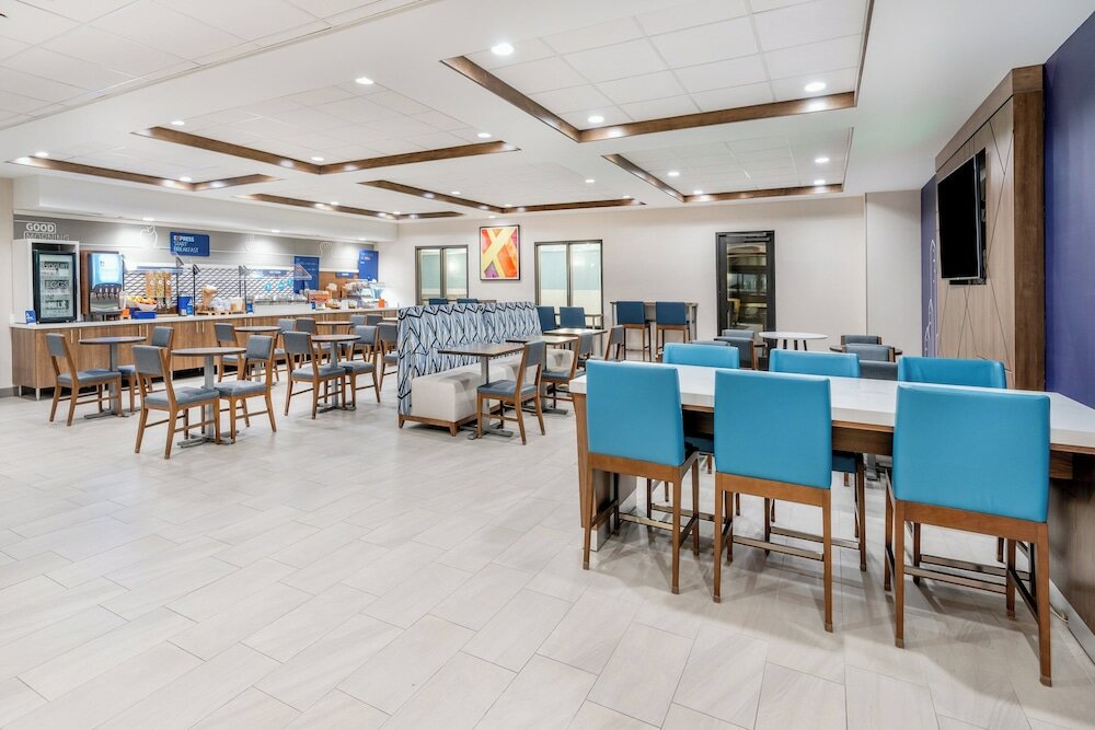 Фото Holiday Inn Express Hotel & Suites - Cheyenne, an Ihg Hotel