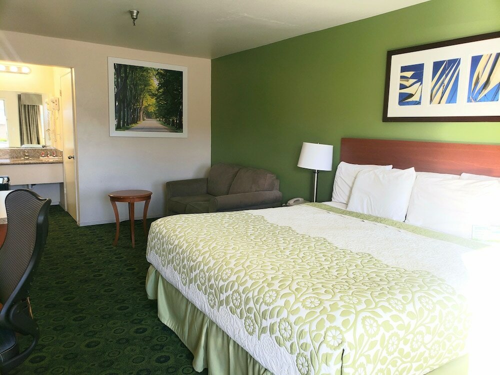 Фото Days Inn by Wyndham Westley