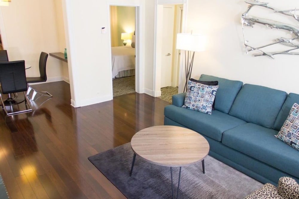 Фото Suites of Dorchester