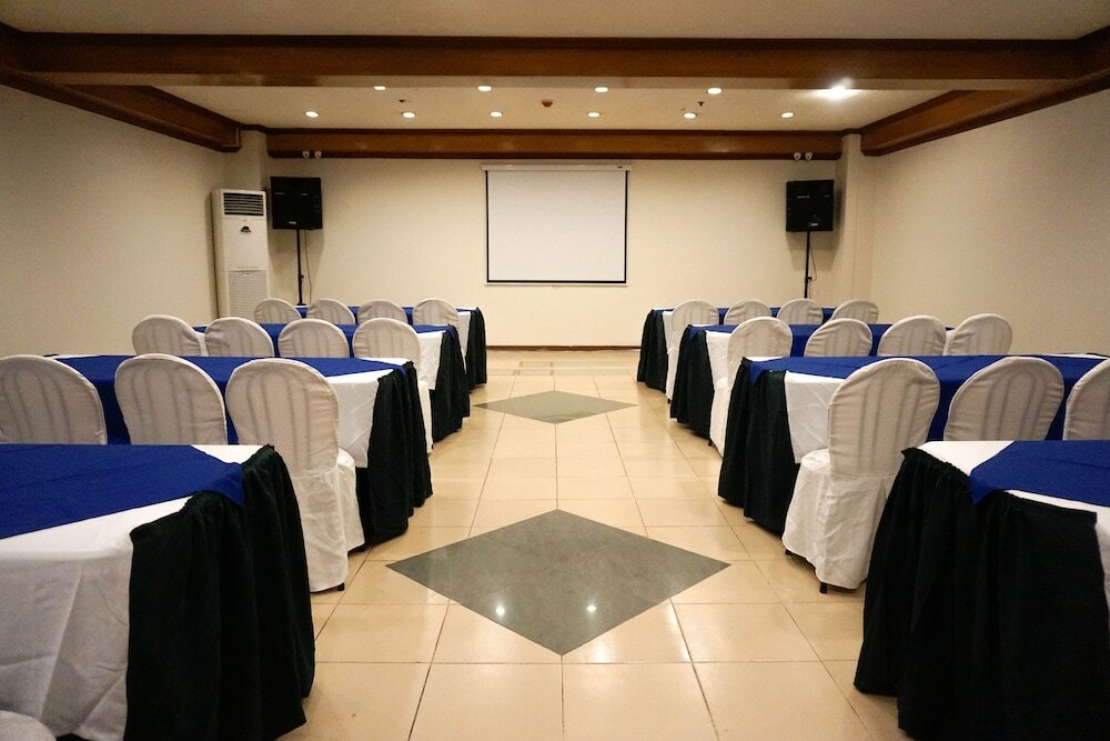 Фото Crowne Garden Hotel