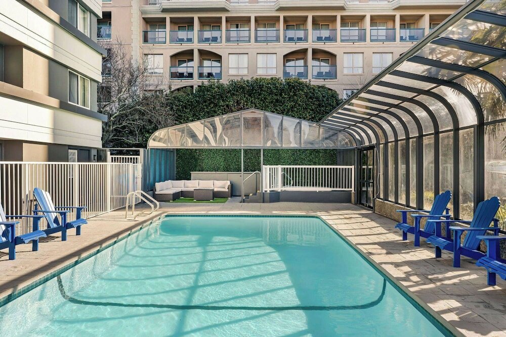 Фото Days Inn by Wyndham Victoria On The Harbour