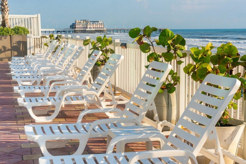 Фото Boardwalk Inn and Suites