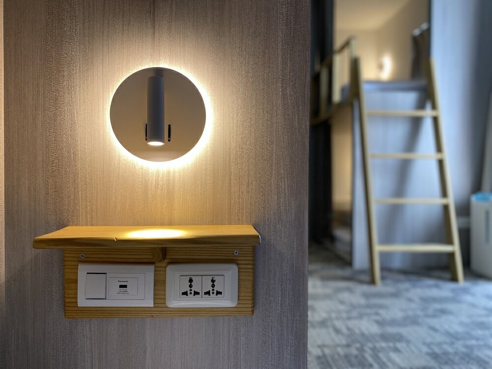 Фото We Come Hostel