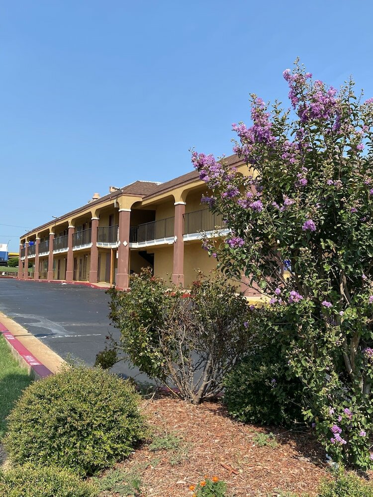 Фото Super 8 by Wyndham Midwest City Ok