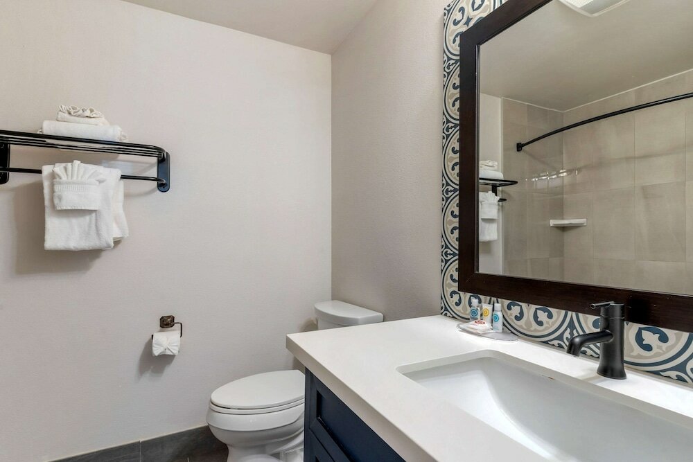 Фото Comfort Inn Carmel by The Sea