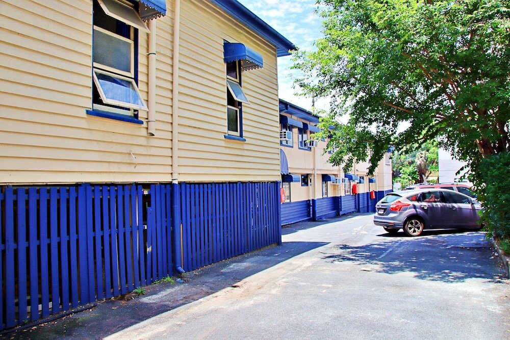 Фото Brisbane Manor Hotel