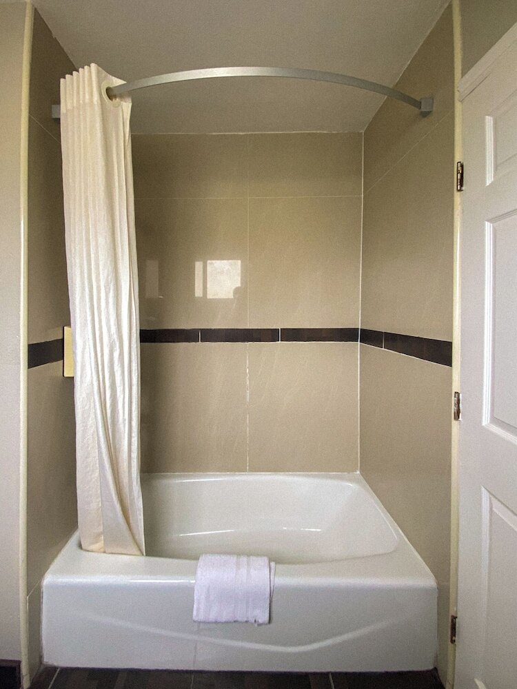 Фото Rockview Inn and Suites