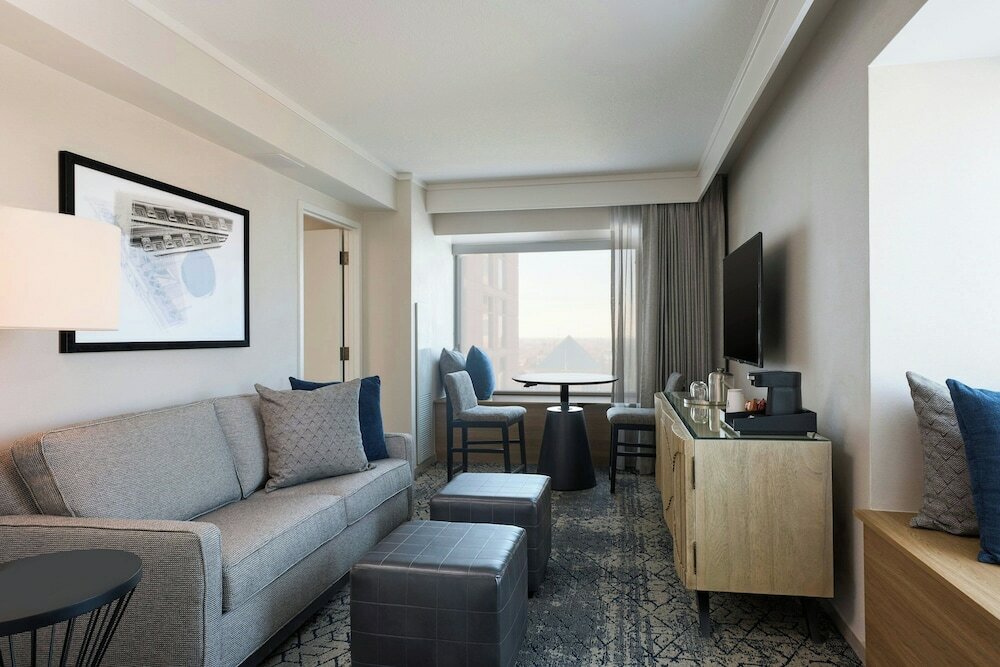 Фото Sheraton Grand Sacramento Hotel