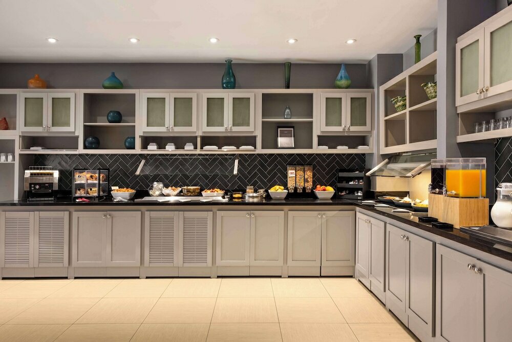 Фото Hyatt Place Charlotte Airport/Lake Pointe