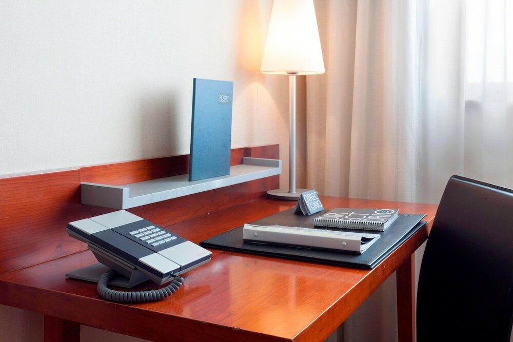 Фото Ac Hotel Alcala de Henares by Marriott