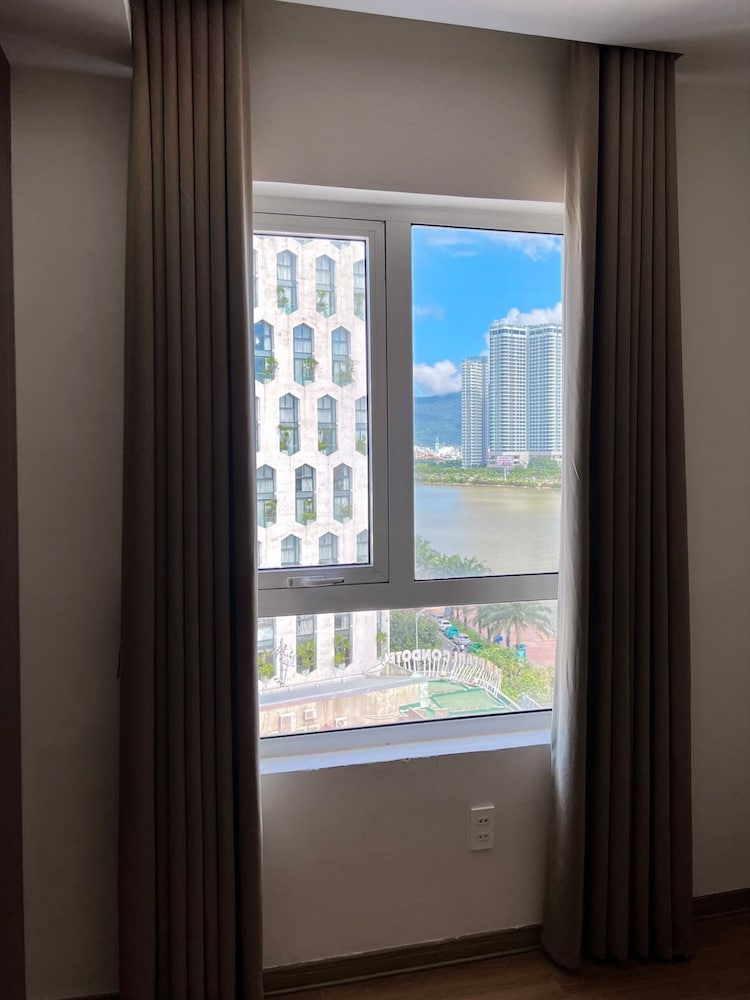 Фото Pariat River Front Hotel