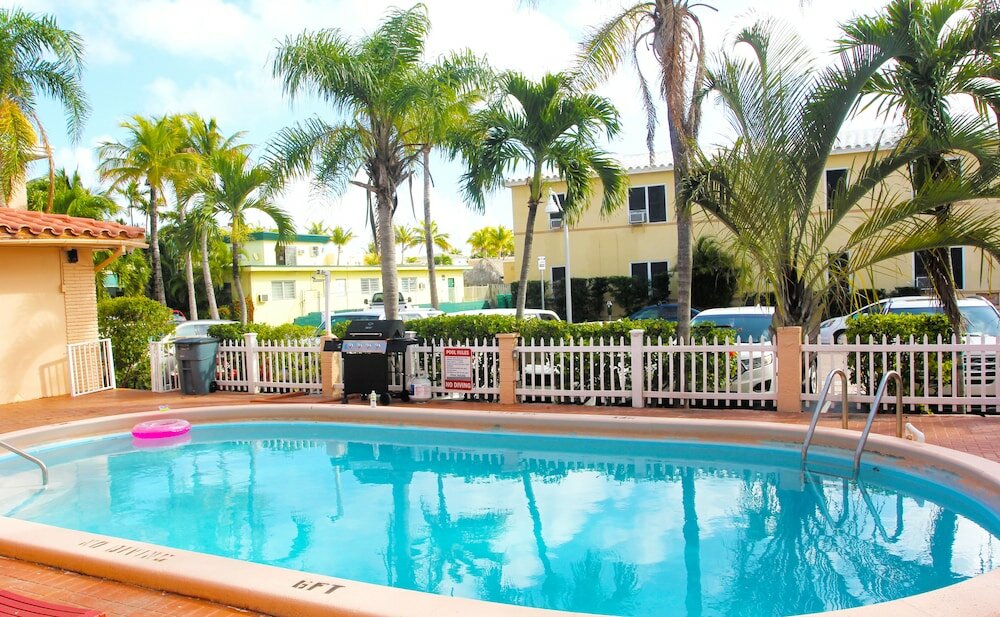 Фото Hollywood Beach Swan