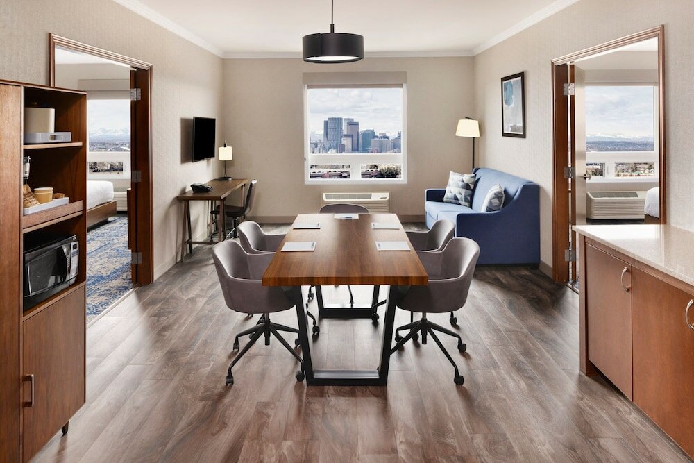 Фото Four Points by Sheraton Calgary Airport