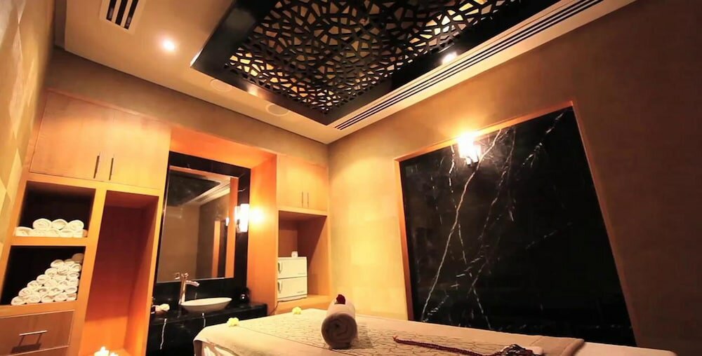 Фото Radisson Blu Marina Hotel, Delhi Connaught Place