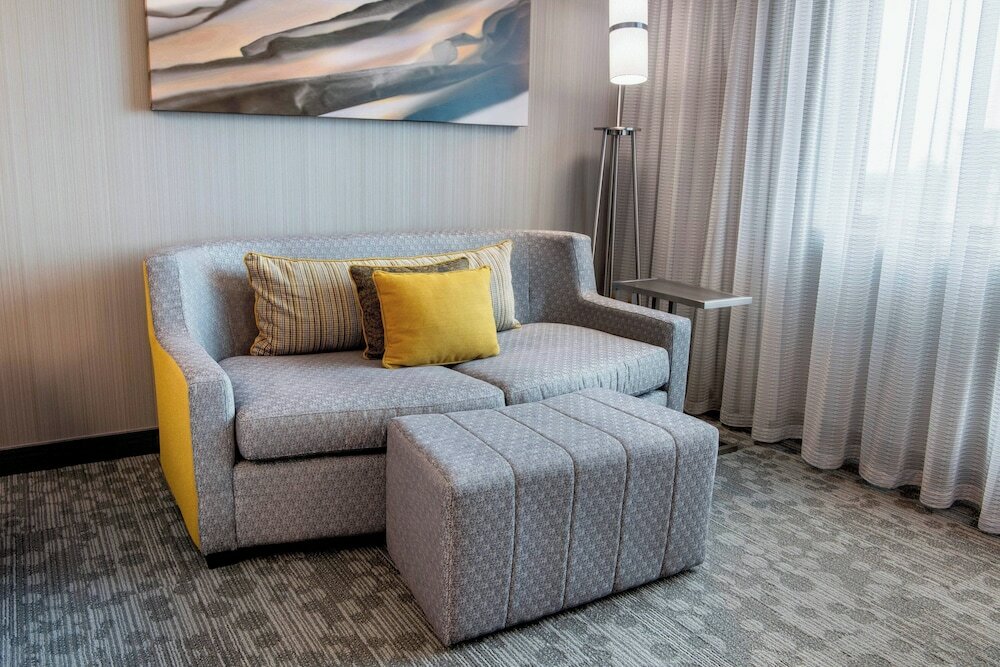 Фото Courtyard by Marriott Edmonton West