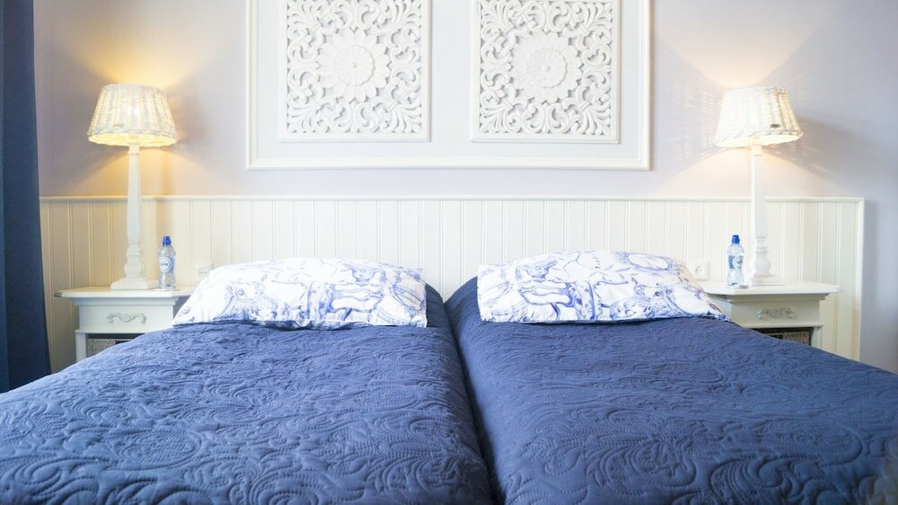 Фото Vondelpark House Bed&Breakfast