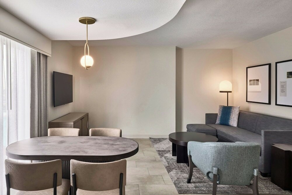 Фото Renaissance Phoenix Glendale Hotel & SPA