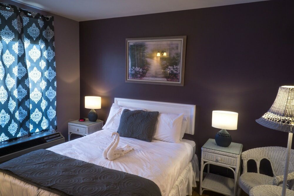 Фото Charlroy Motel