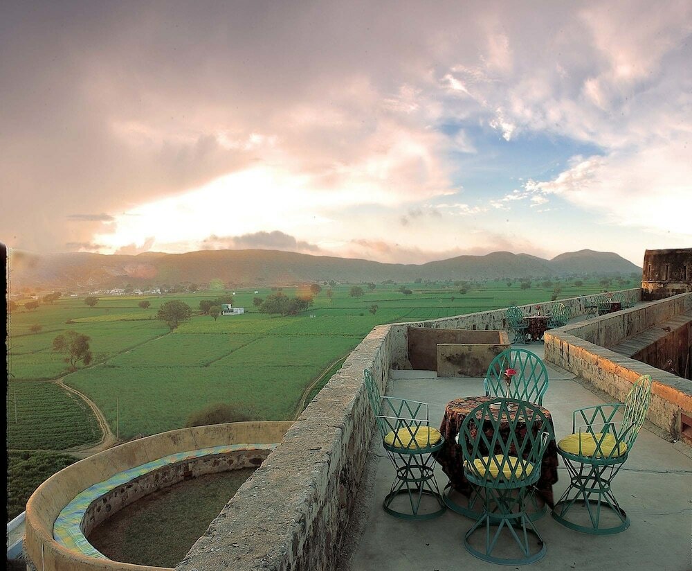 Фото Neemrana's - Hill Fort - Kesroli