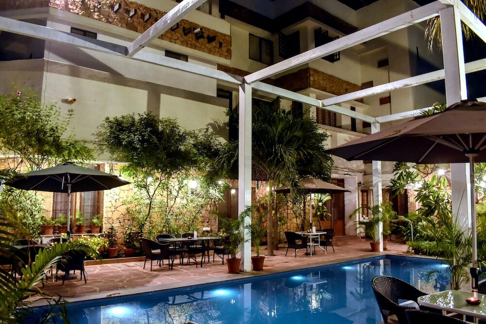 Фото отеля 1