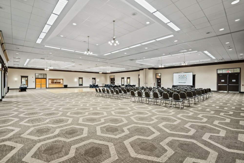 Фото Four Points by Sheraton Milwaukee Airport