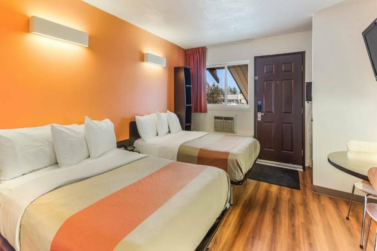 Фото Motel 6 Lethbridge