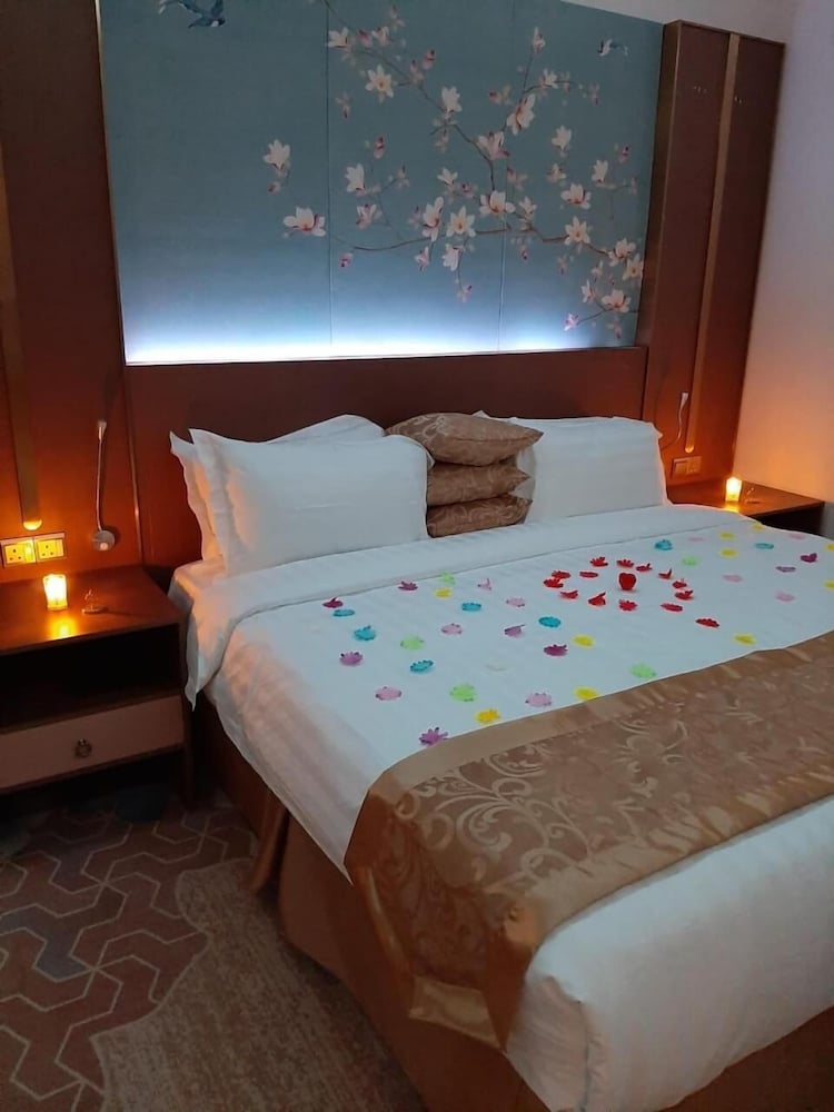 Фото Qasr Alshamal Hotel