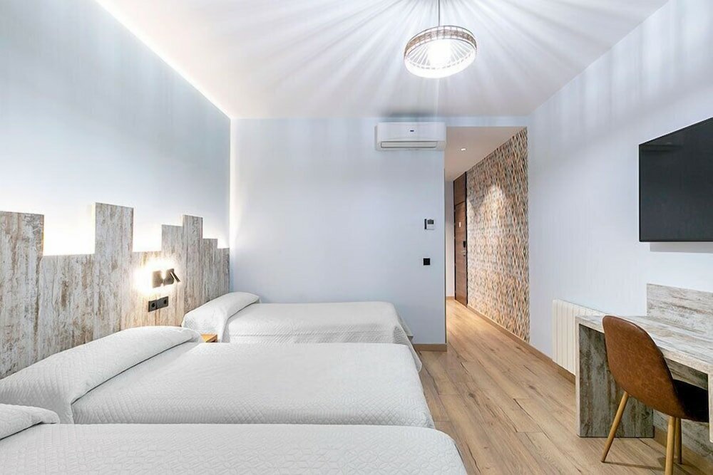 Фото Hostal Antón Martín