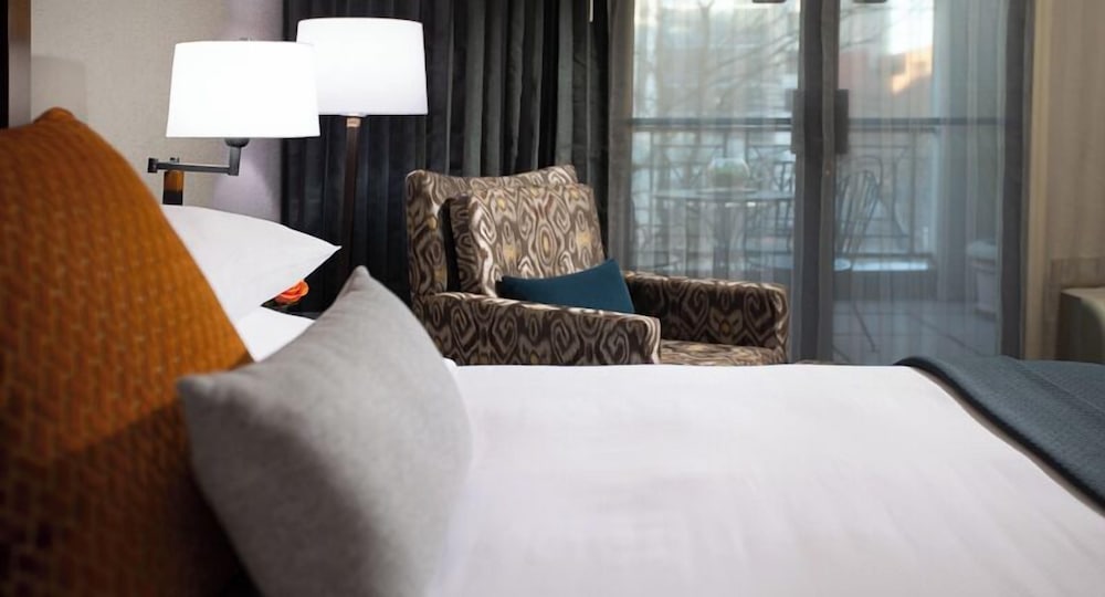 Фото The Paramount Hotel