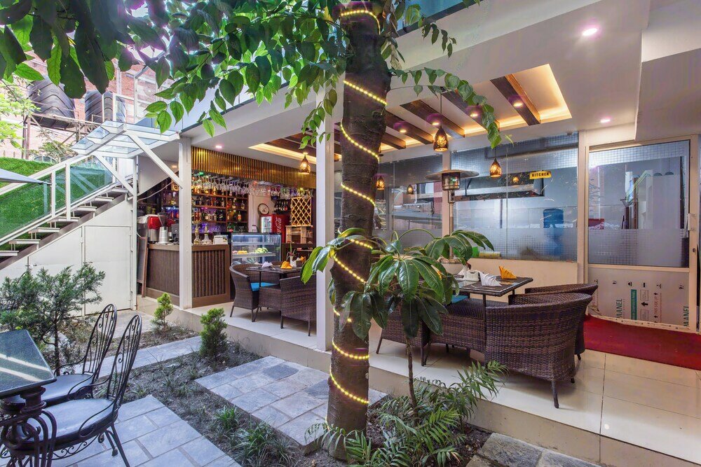 Фото Hotel Sapana Garden