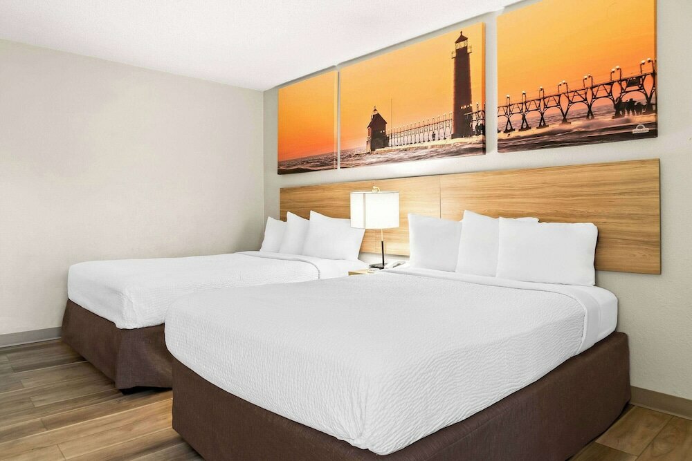 Фото Days Inn & Suites by Wyndham Warren