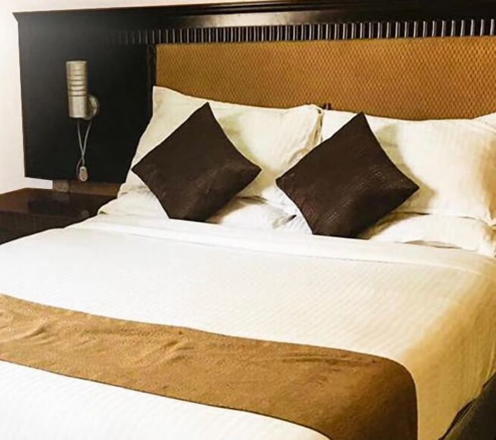 Фото Riverside Hotel and Conference Centre