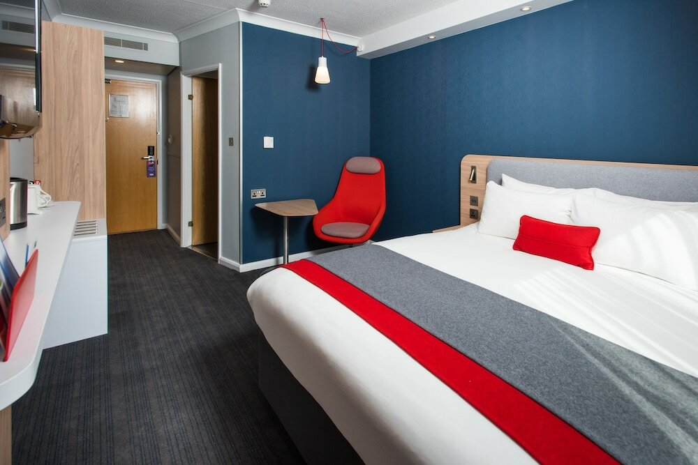 Фото Holiday Inn Express London Luton Airport, an Ihg Hotel