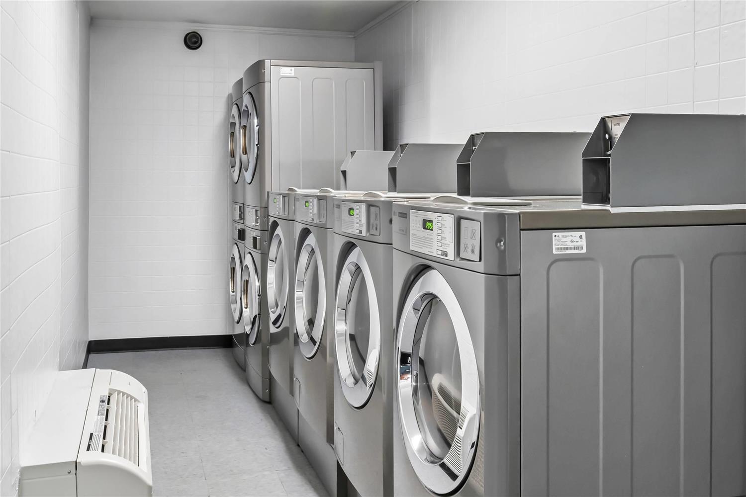 Фото Travelodge by Wyndham New Orleans West Harvey Hotel