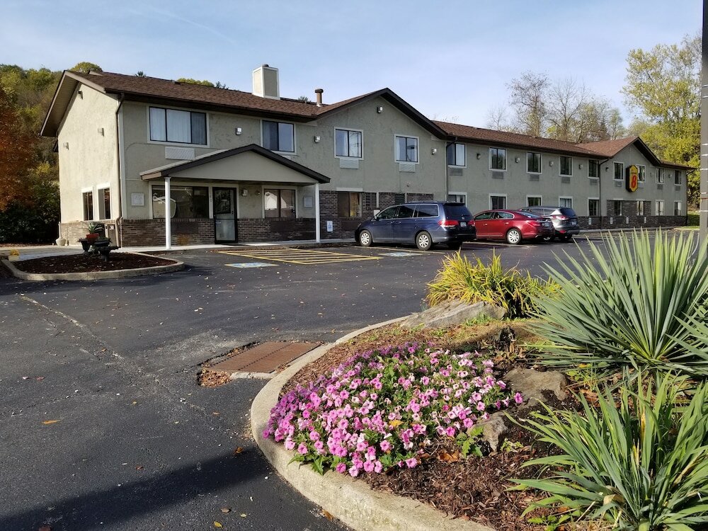 Фото Super 8 by Wyndham Delmont